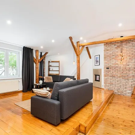 Old Town Wooden Loft By Bookinghost شقة