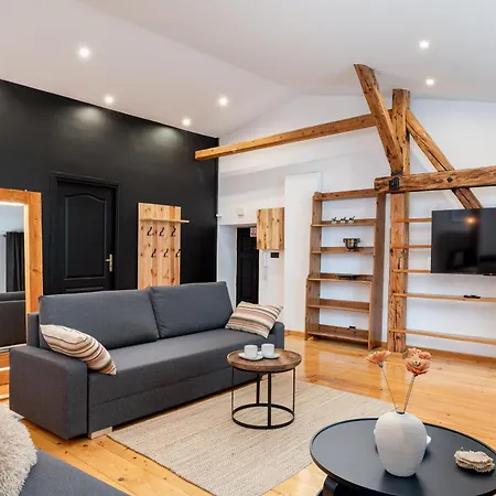 Old Town Wooden Loft By Bookinghost Lägenhet *