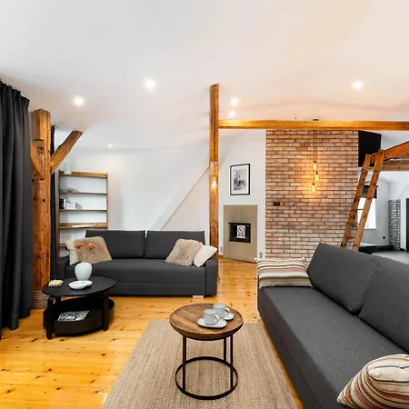 Appartamento Old Town Wooden Loft By Bookinghost