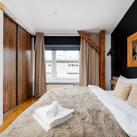 Old Town Wooden Loft By Bookinghost *