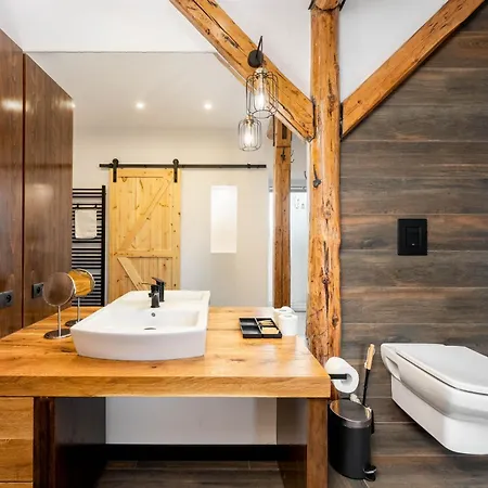 Old Town Wooden Loft By Bookinghost Lägenhet